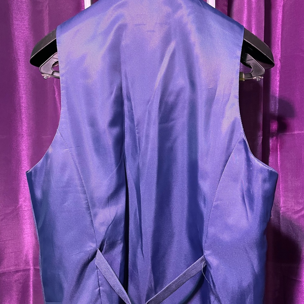Four men’s vest size is 40